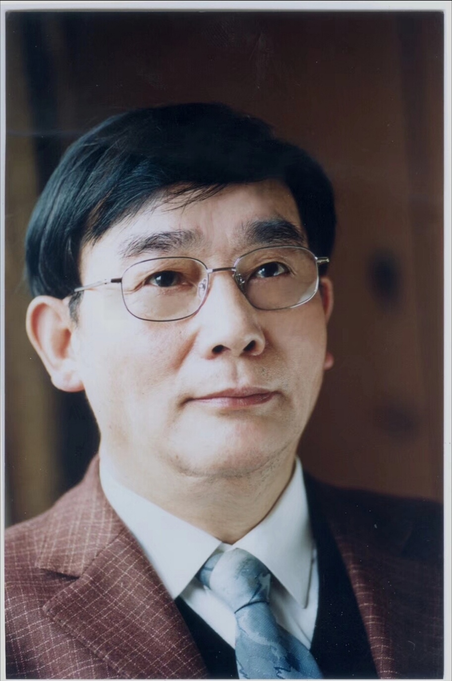 江沪董事长.jpg
